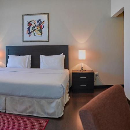 Tulip Hotel & Suites Манама Экстерьер фото