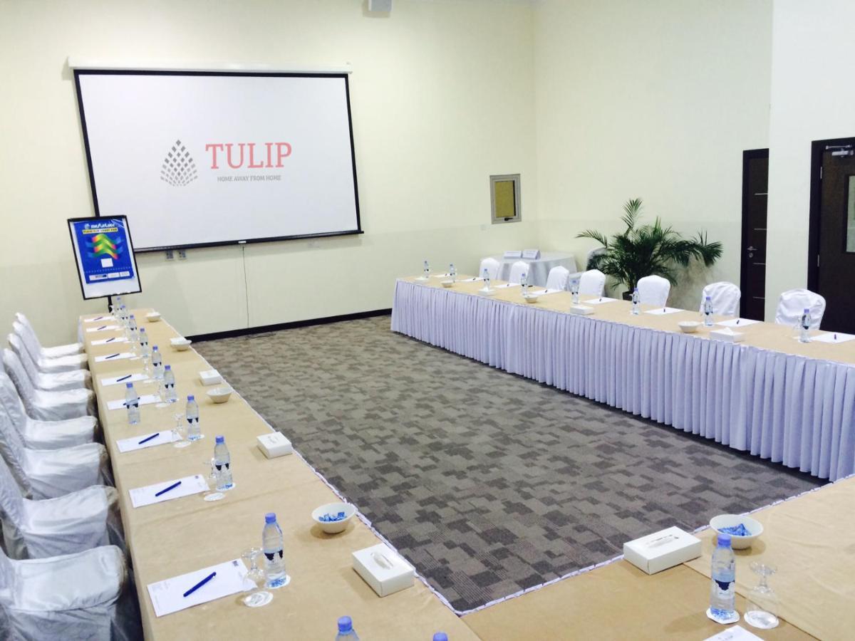 Tulip Hotel & Suites Манама Экстерьер фото