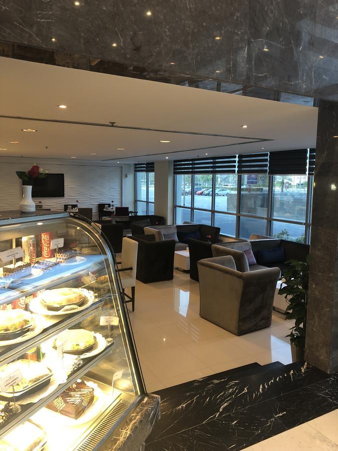 Tulip Hotel & Suites Манама Экстерьер фото
